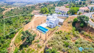 3470m2 Plot for Sale in La Mairena