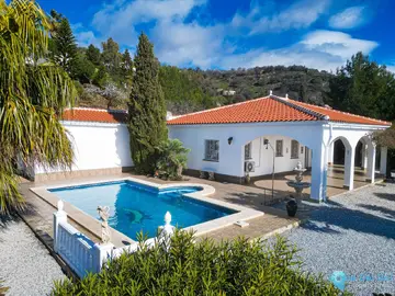 3 bedroom House for Sale in Arenas