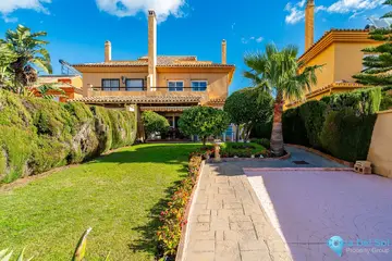 4 bedroom House for Sale in Riviera del Sol