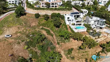 2141m2 Plot for Sale in La Mairena-74731
