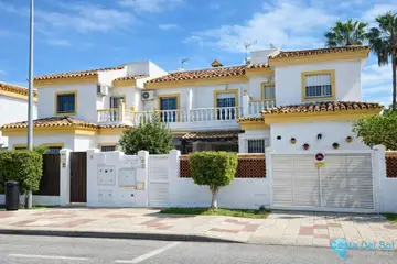 4 bedroom House for Sale in Guadalmar