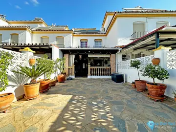 3 bedroom House for Sale in Estepona