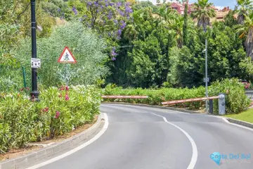 1042m2 Plot for Sale in Benahavís-77042