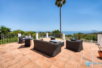 5 bedroom House for Sale in Manilva