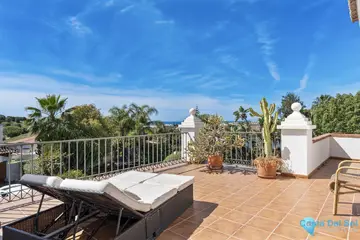 6 bedroom House for Sale in El Paraiso-98050