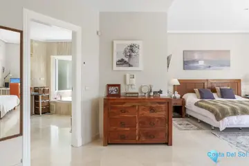 6 bedroom House for Sale in El Paraiso-98053
