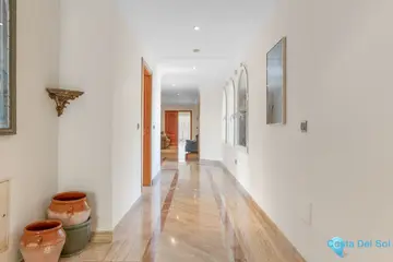 5 bedroom House for Sale in Benahavís