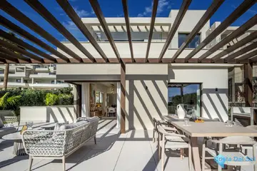4 bedroom House for Sale in New Golden Mile-98119