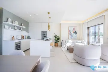 4 bedroom House for Sale in New Golden Mile-98106