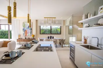 4 bedroom House for Sale in New Golden Mile-98112