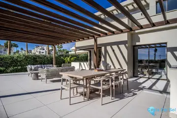 4 bedroom House for Sale in New Golden Mile-98115