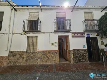 4 bedroom House for Sale in El Burgo