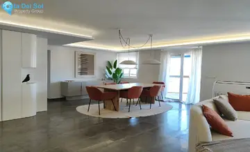 4 bedroom Apartment for Sale in Fuengirola-4402