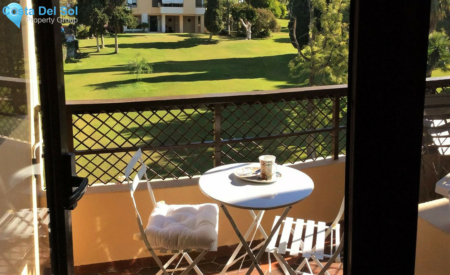 Middle Floor Apartment in Aloha-1455977