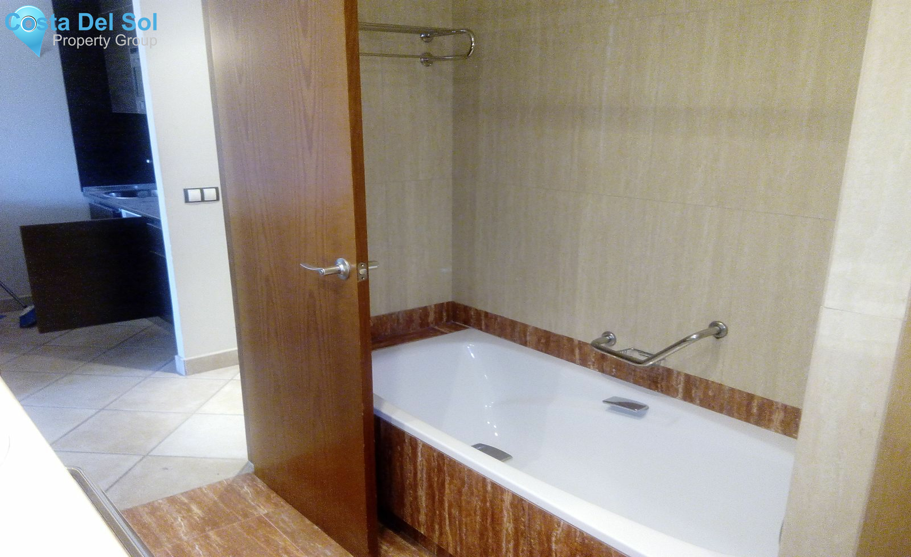 Middle Floor Apartment in Bel Air-1427690