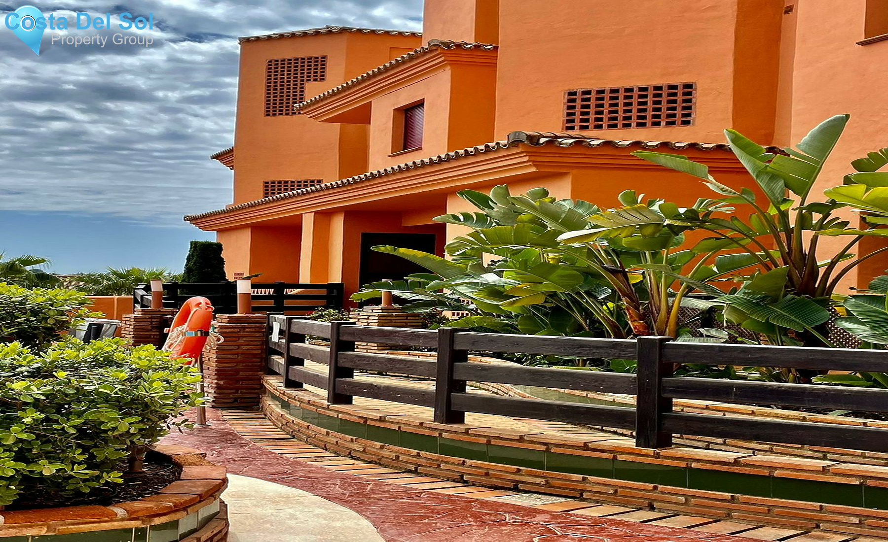 Middle Floor Apartment in Benahavís-1521537