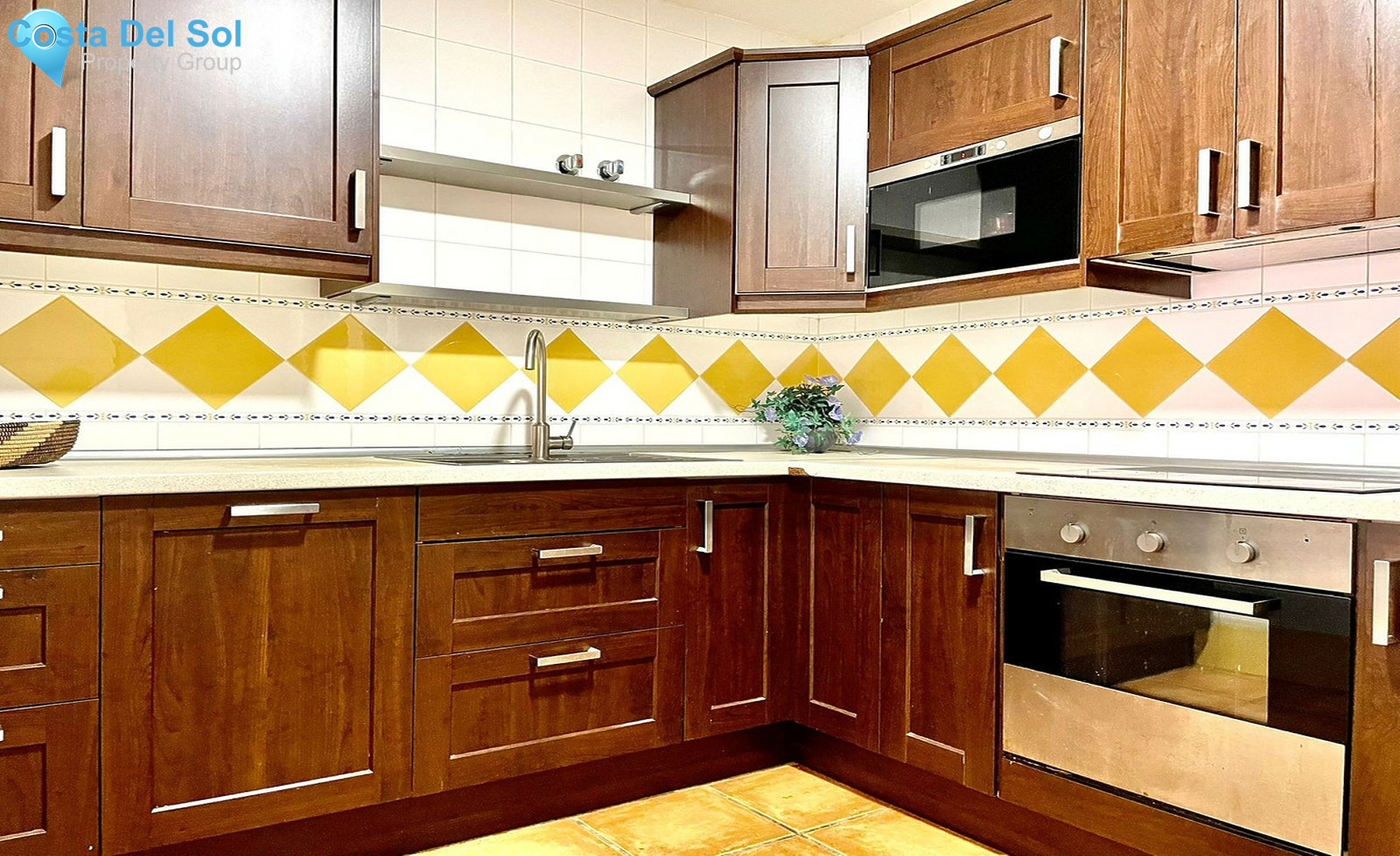 Middle Floor Apartment in Benahavís-1521527