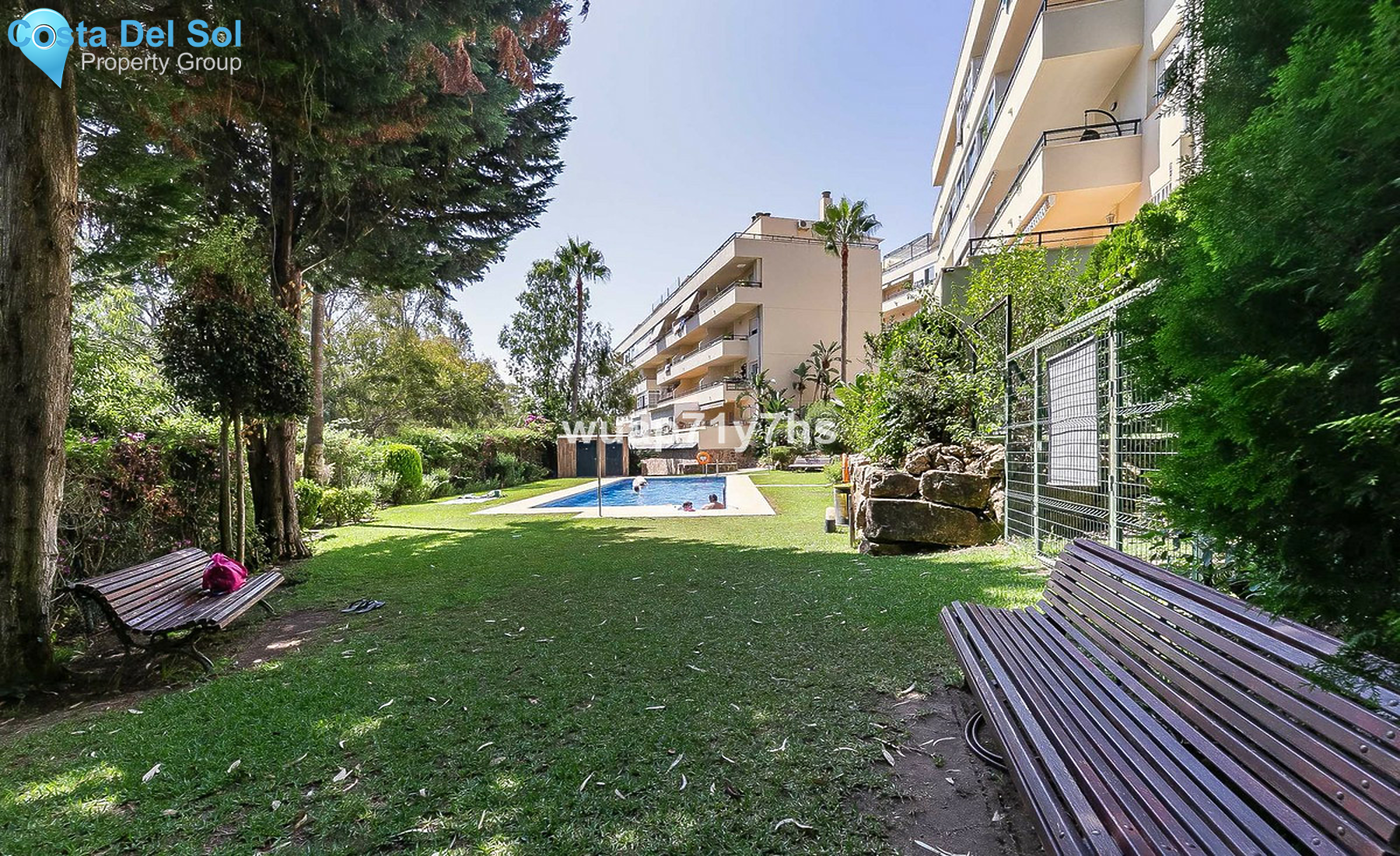 Middle Floor Apartment in Calahonda-1415535