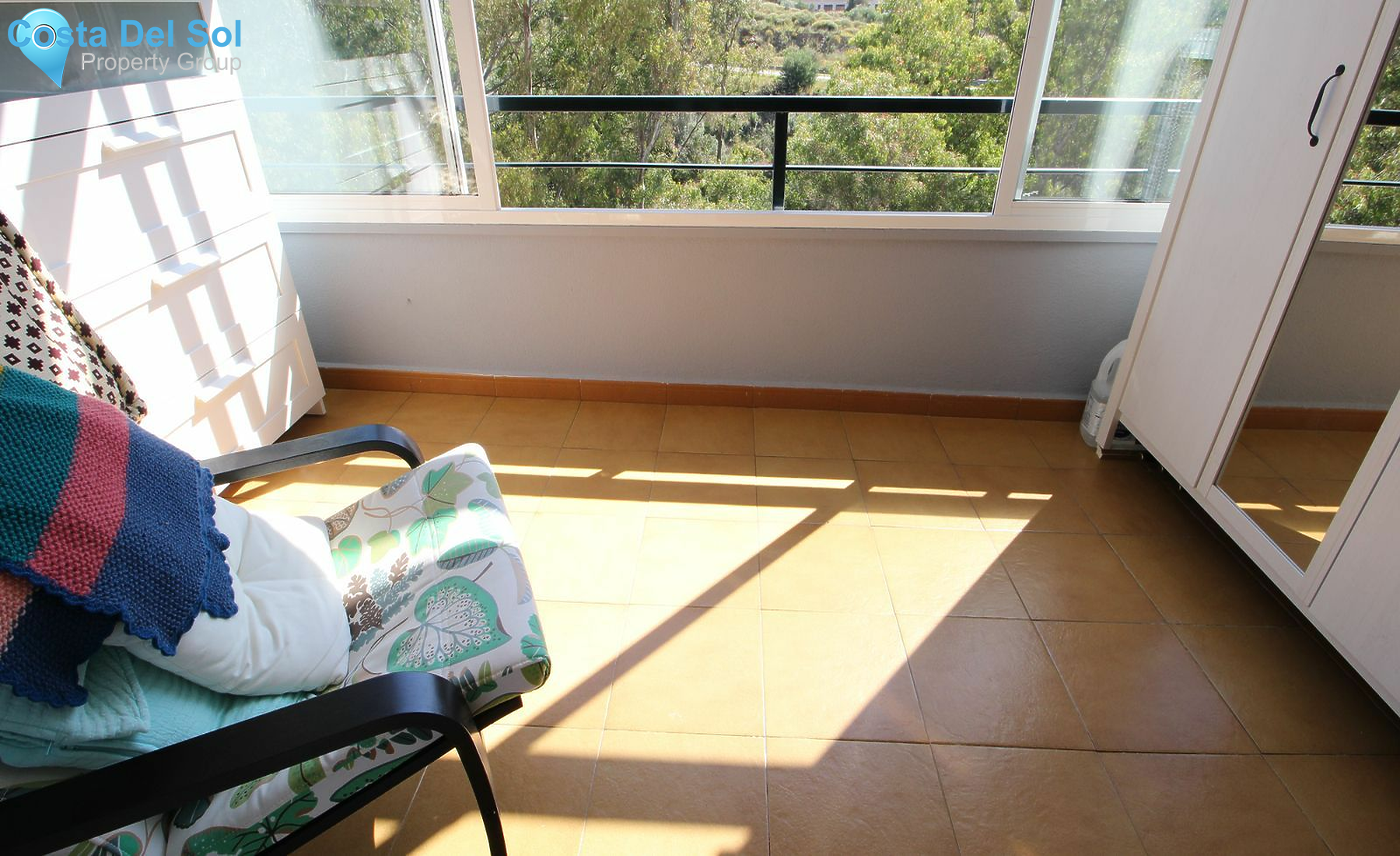 Middle Floor Apartment in Calahonda-1180159