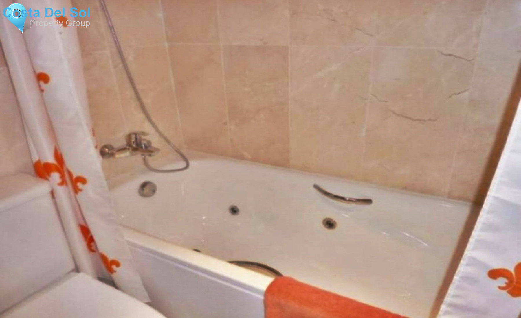 Middle Floor Apartment in Estepona-1401523