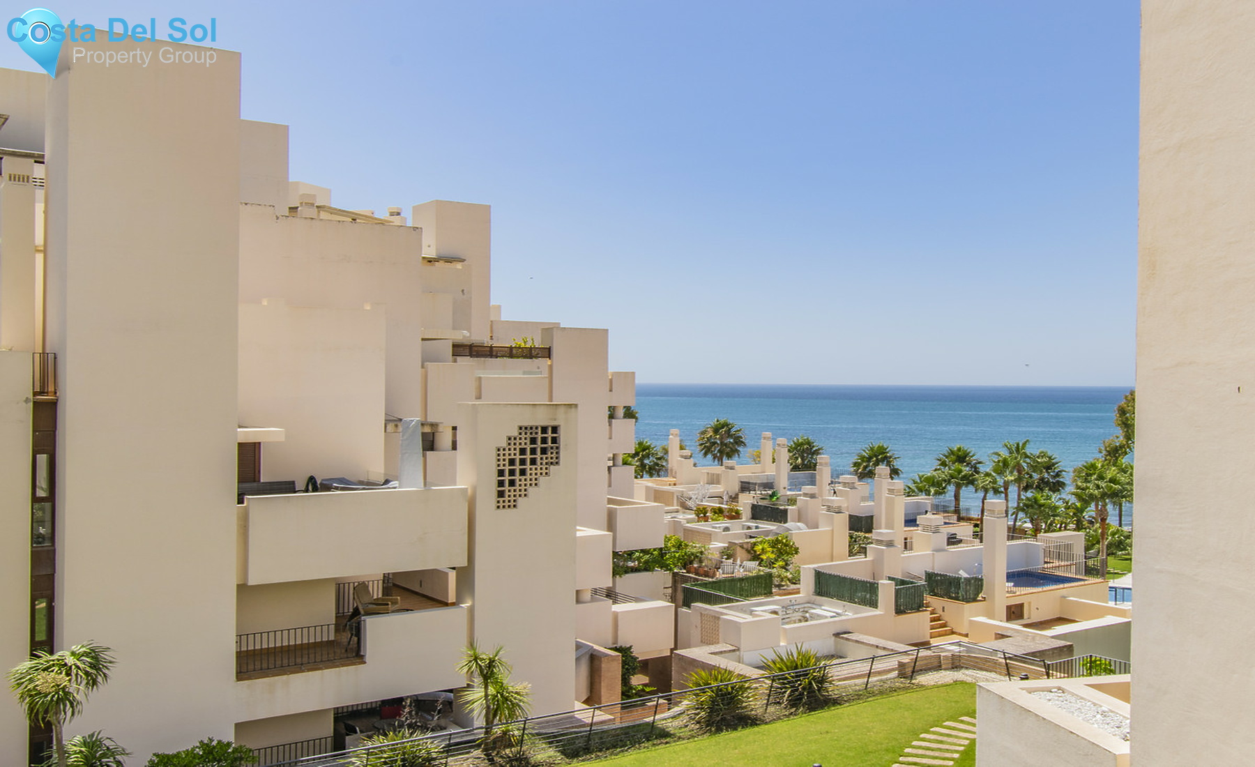 Middle Floor Apartment in Estepona-1406154