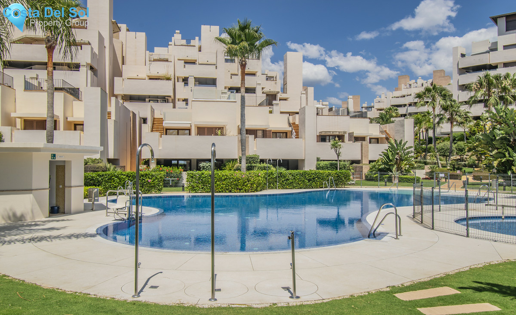 Middle Floor Apartment in Estepona-1406159