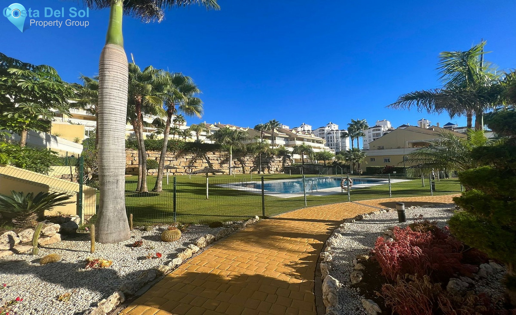Middle Floor Apartment in Estepona-1436203