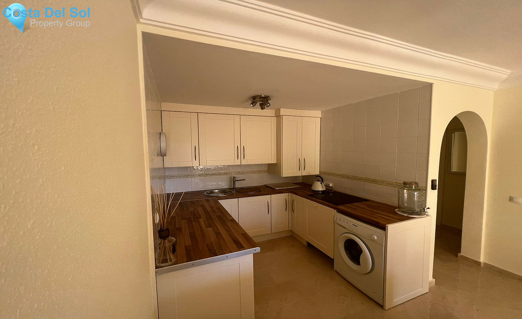 Middle Floor Apartment in Estepona-1436212