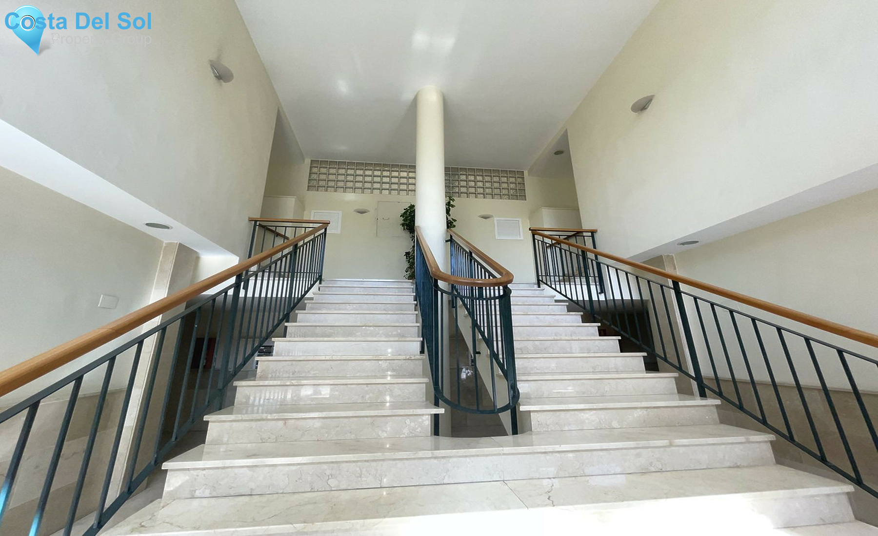 Middle Floor Apartment in Estepona-1457710