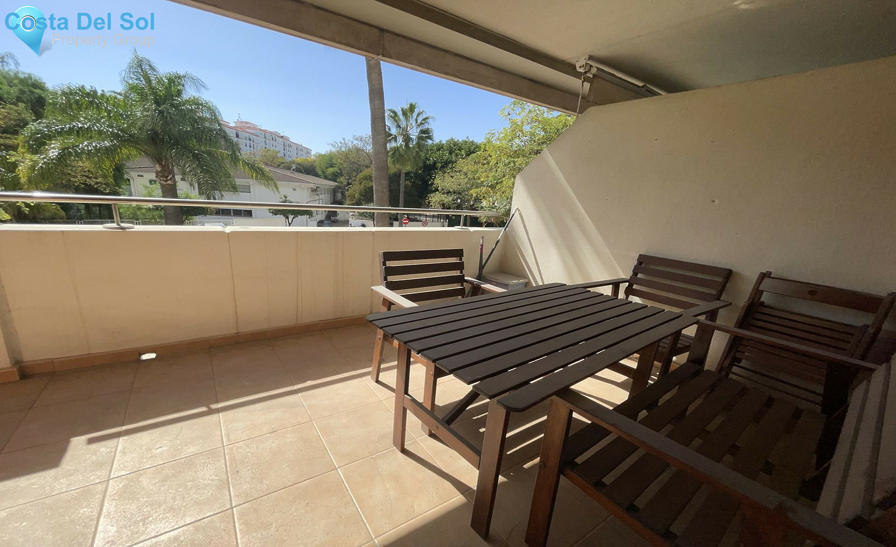 Middle Floor Apartment in Estepona-1457702