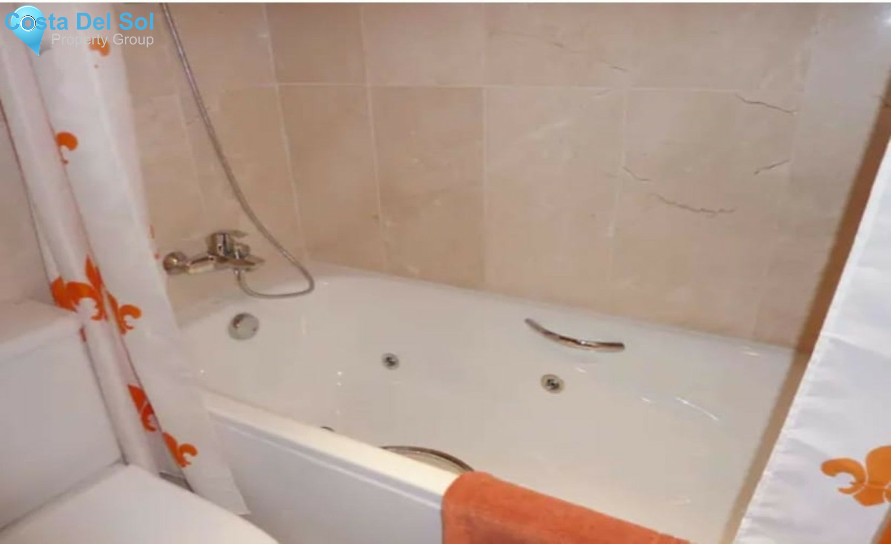 Middle Floor Apartment in Estepona