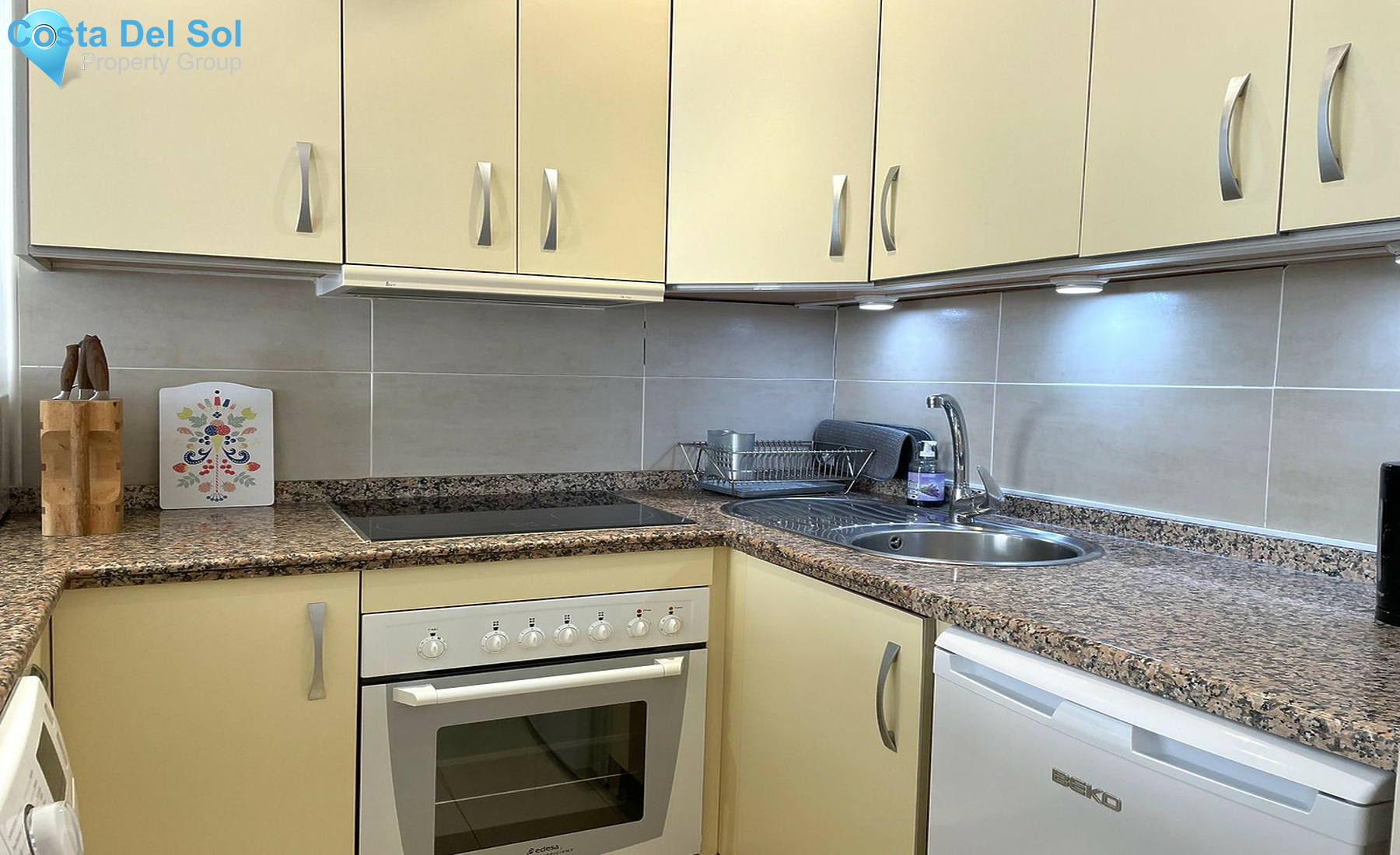 Middle Floor Apartment in Estepona-1542315