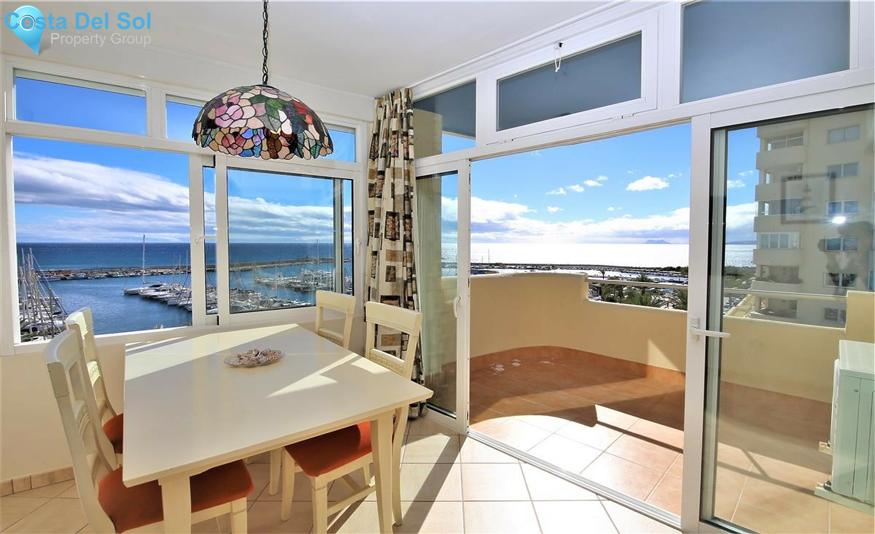 Middle Floor Apartment in Estepona-1543411