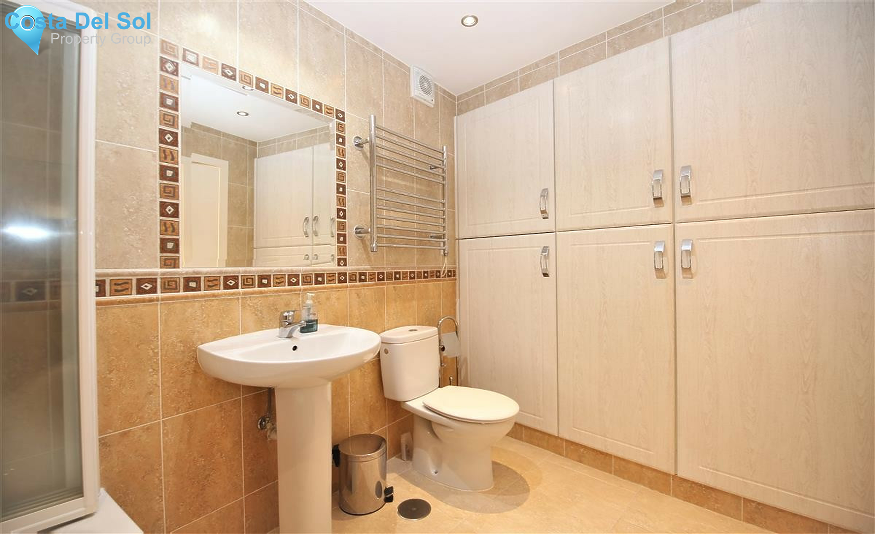 Middle Floor Apartment in Estepona-1543422