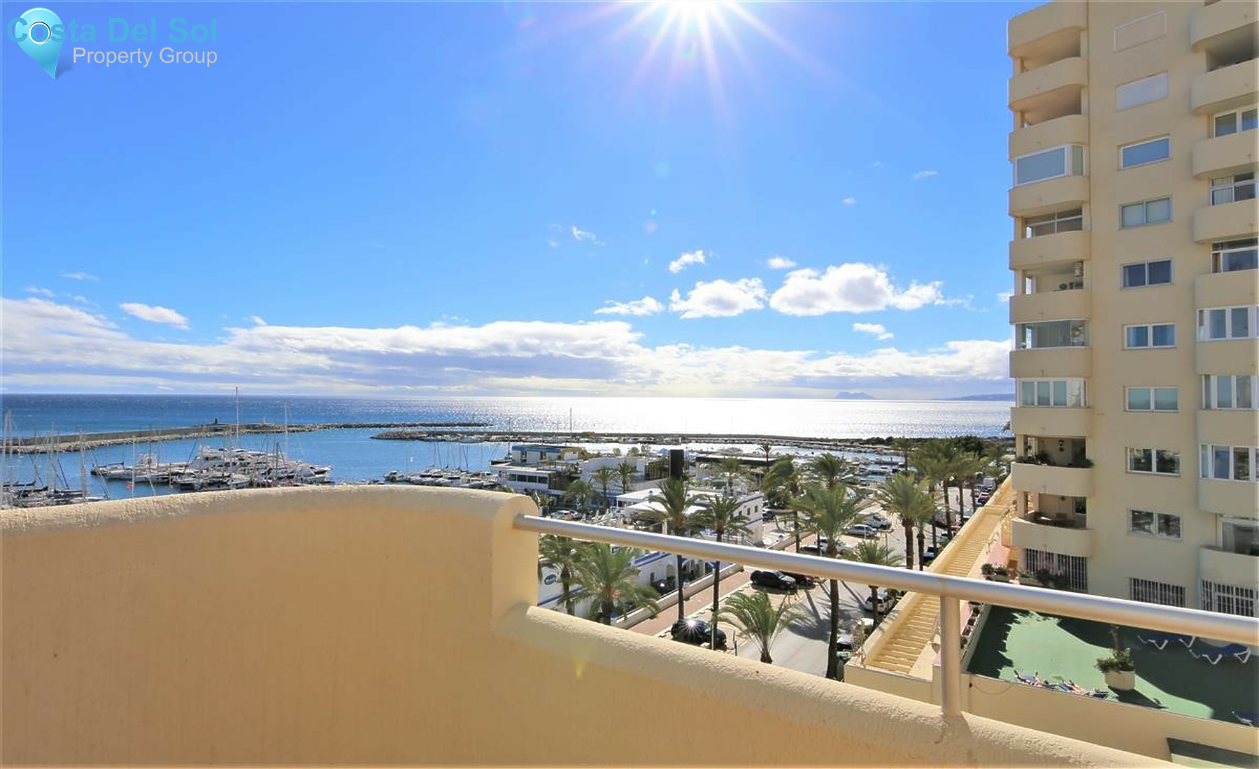 Middle Floor Apartment in Estepona-1543423