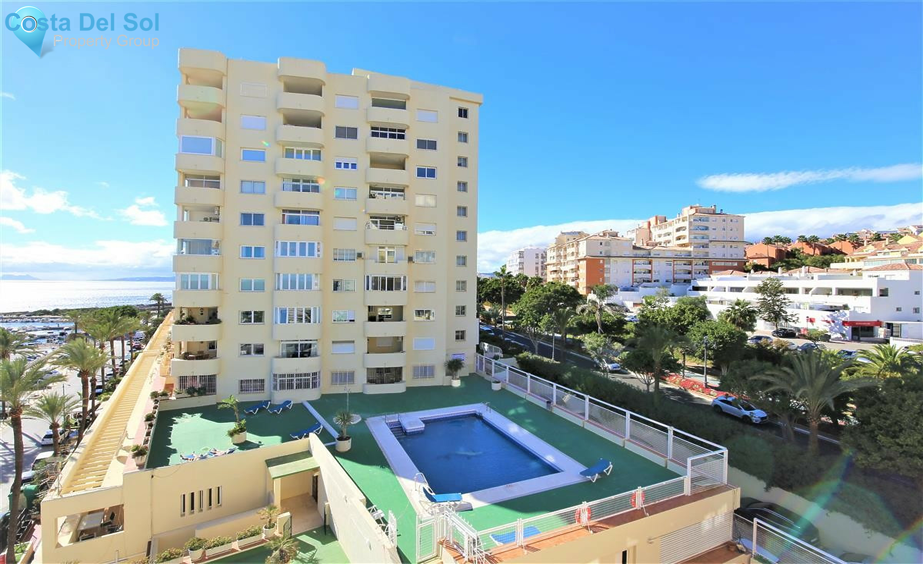 Middle Floor Apartment in Estepona-1543424