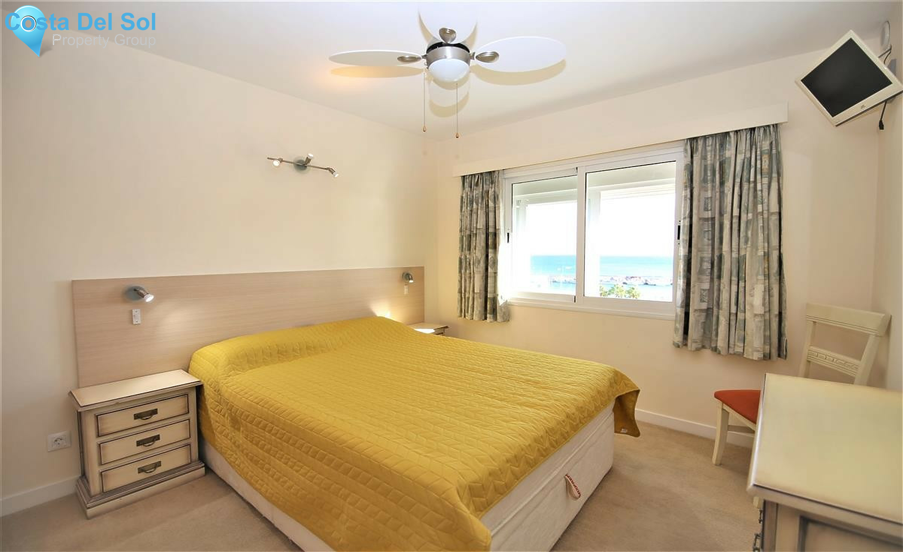 Middle Floor Apartment in Estepona-1543417