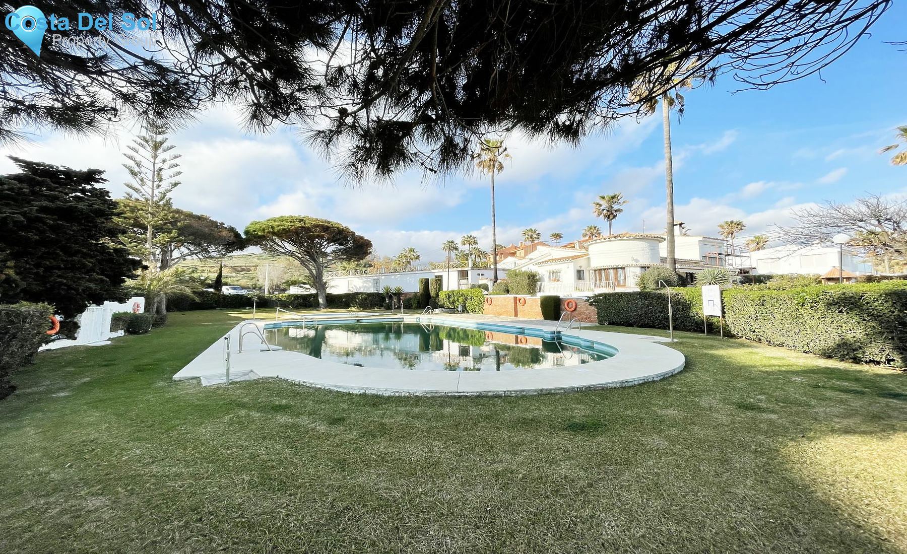 Middle Floor Apartment in Estepona-1135672