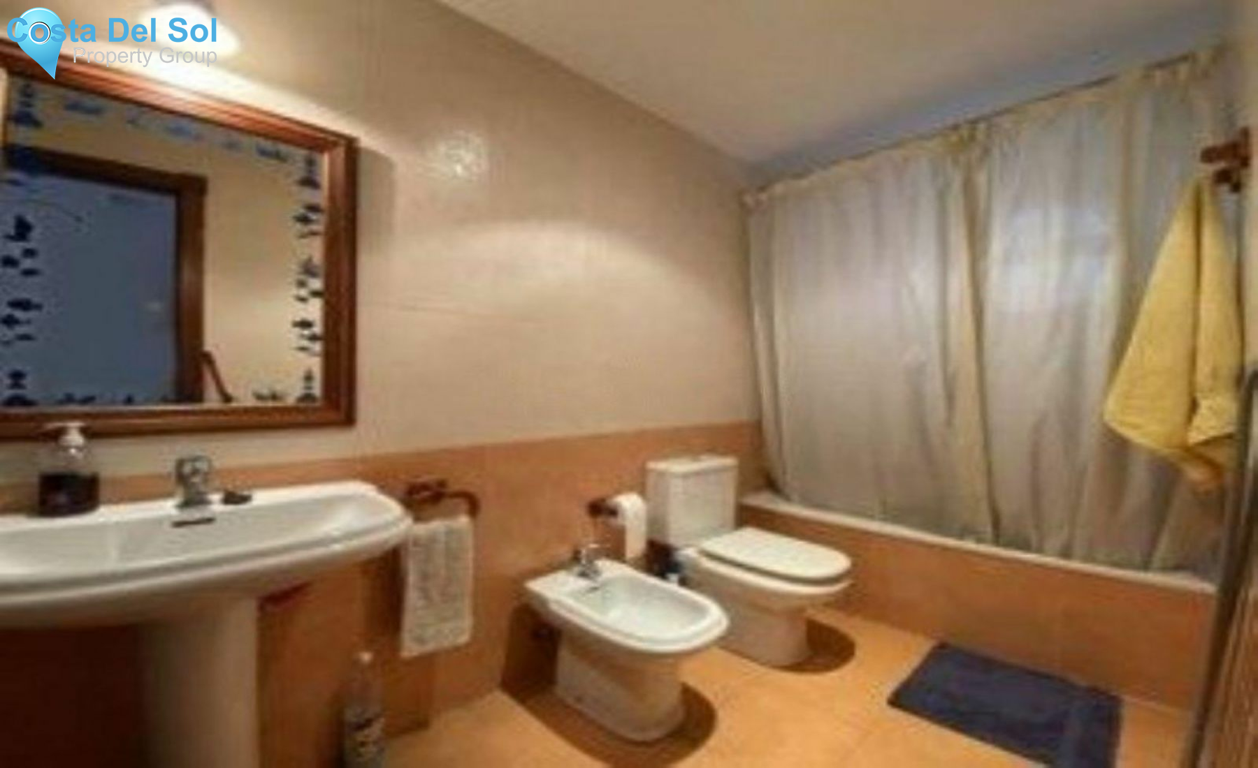 Middle Floor Apartment in Estepona-1170099