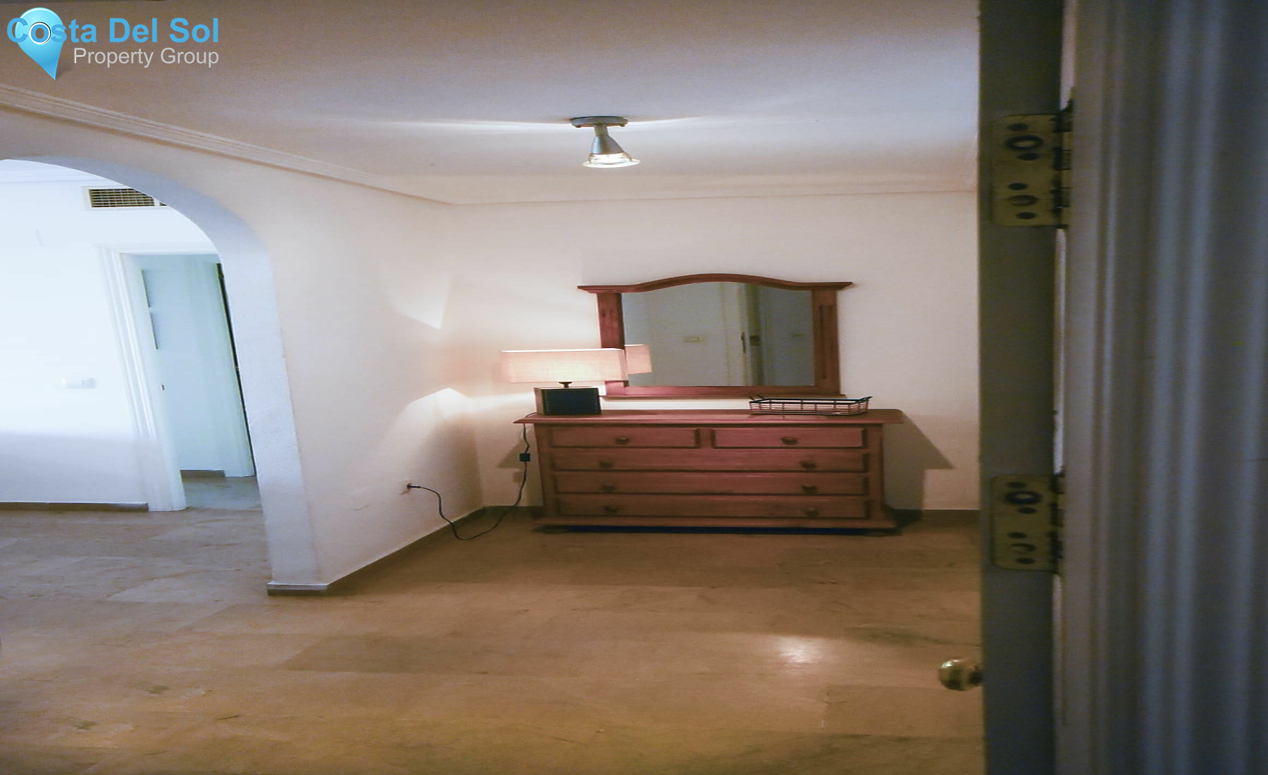 Middle Floor Apartment in Estepona-1172604