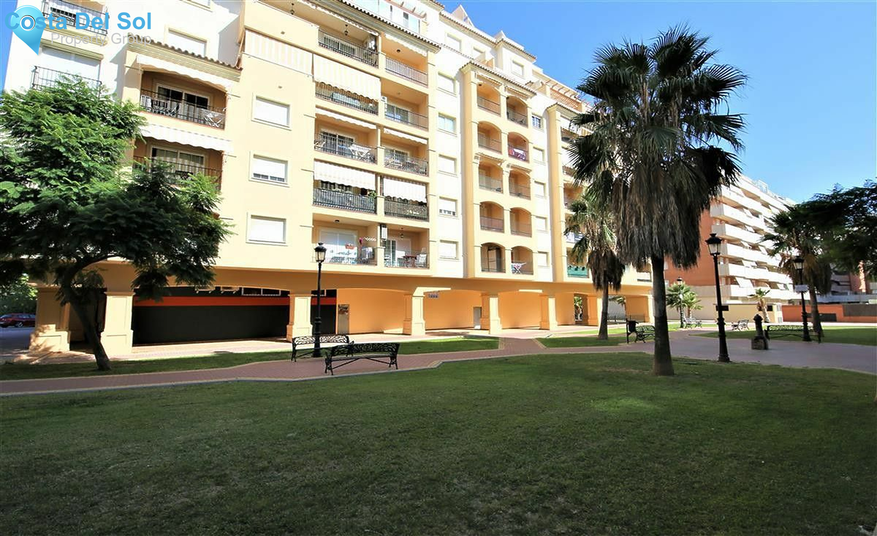 Middle Floor Apartment in Estepona-1174385
