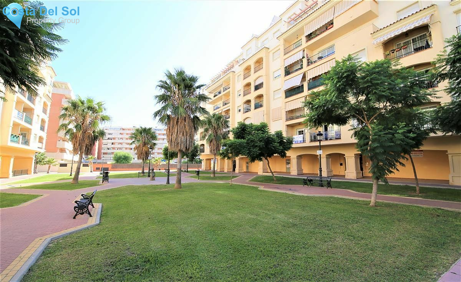 Middle Floor Apartment in Estepona-1174386