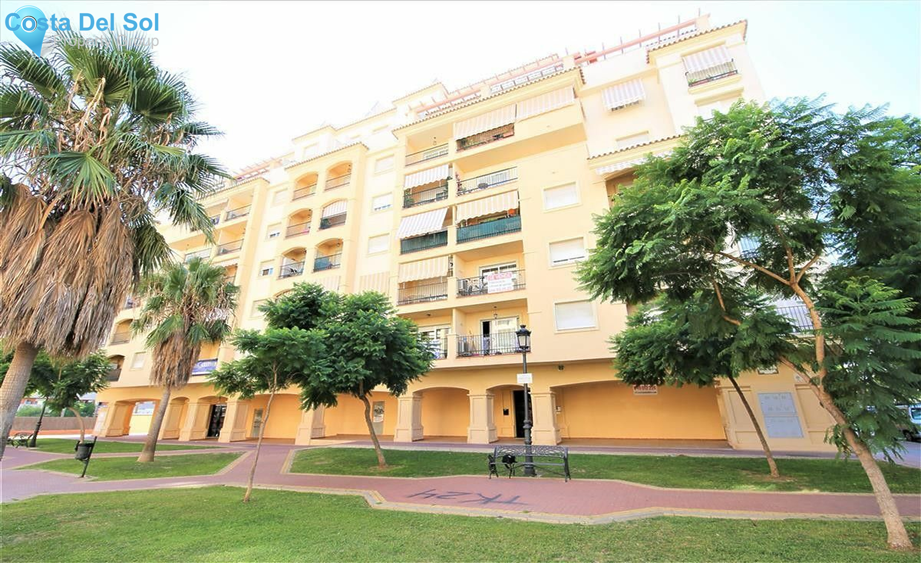 Middle Floor Apartment in Estepona-1174388