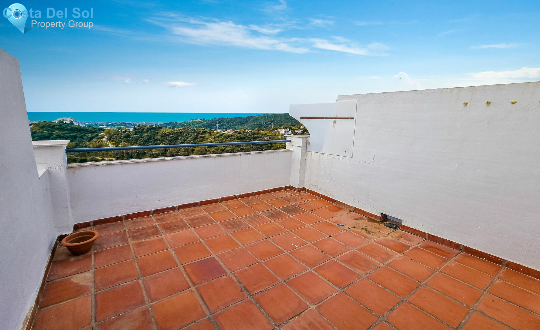 Middle Floor Apartment in Estepona-1192120