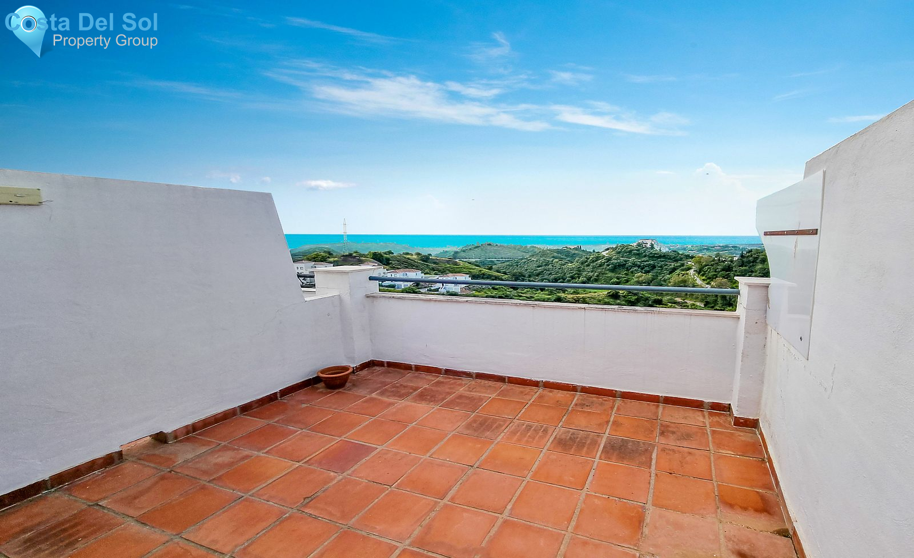 Middle Floor Apartment in Estepona-1192111