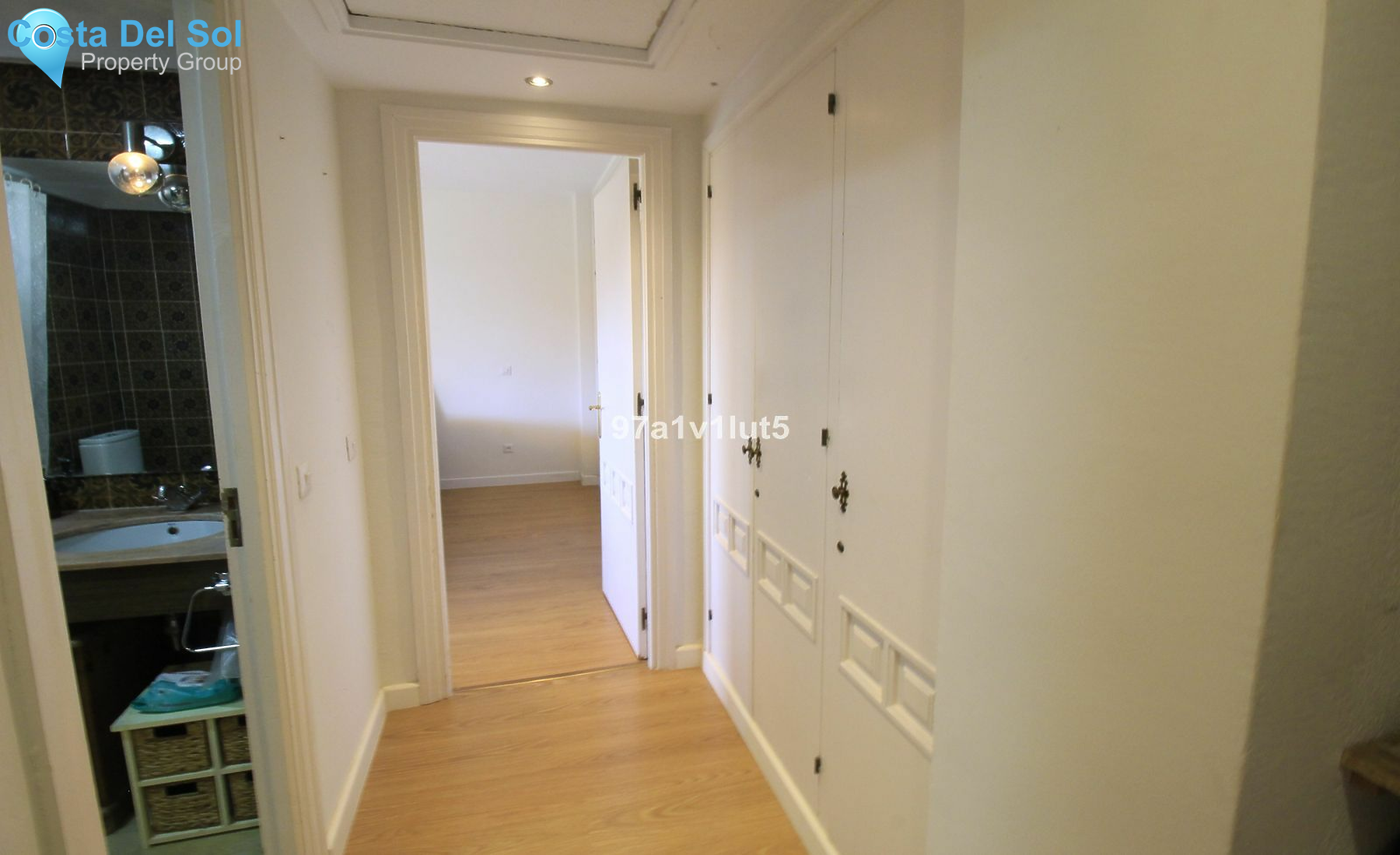 Middle Floor Apartment in Estepona-1428671