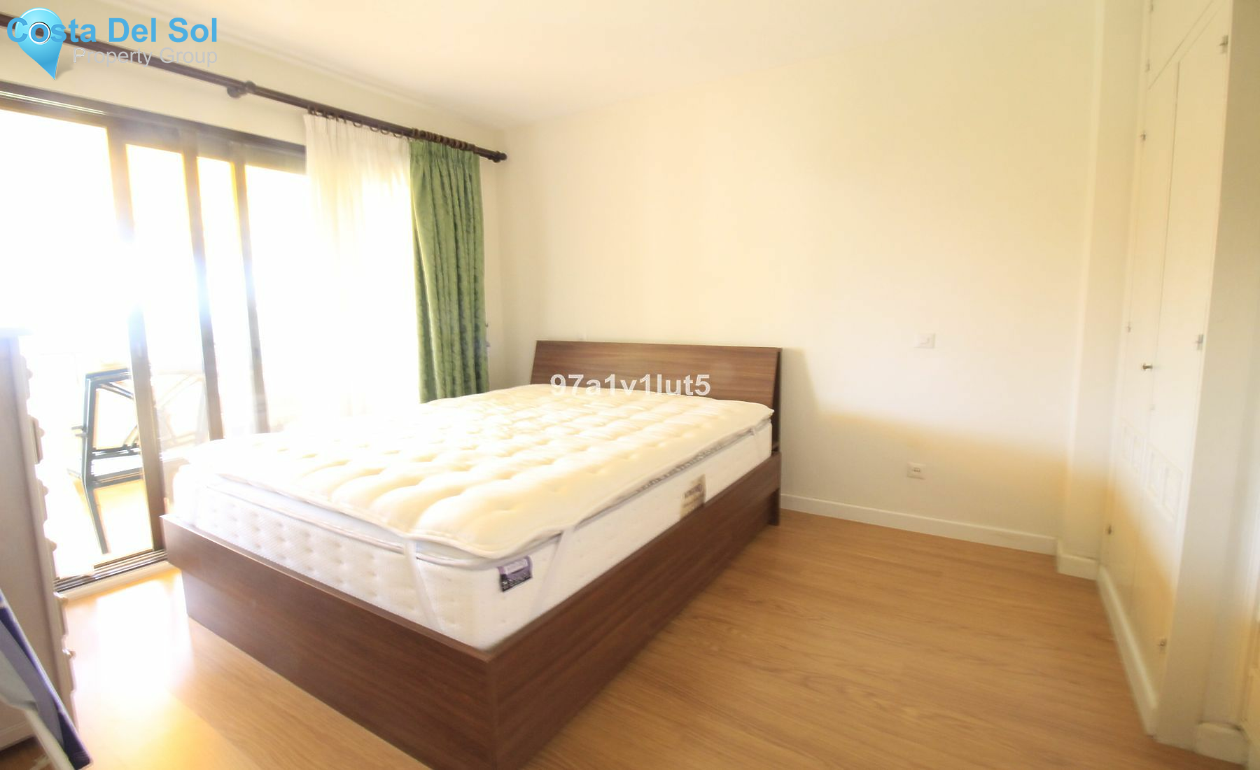 Middle Floor Apartment in Estepona-1428667