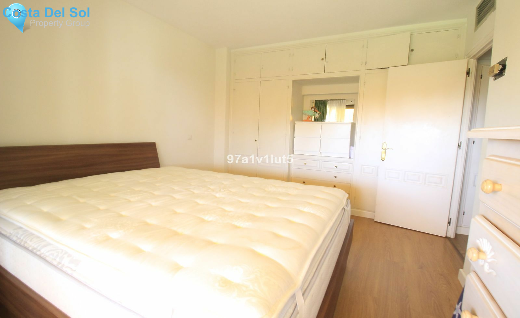Middle Floor Apartment in Estepona-1428668
