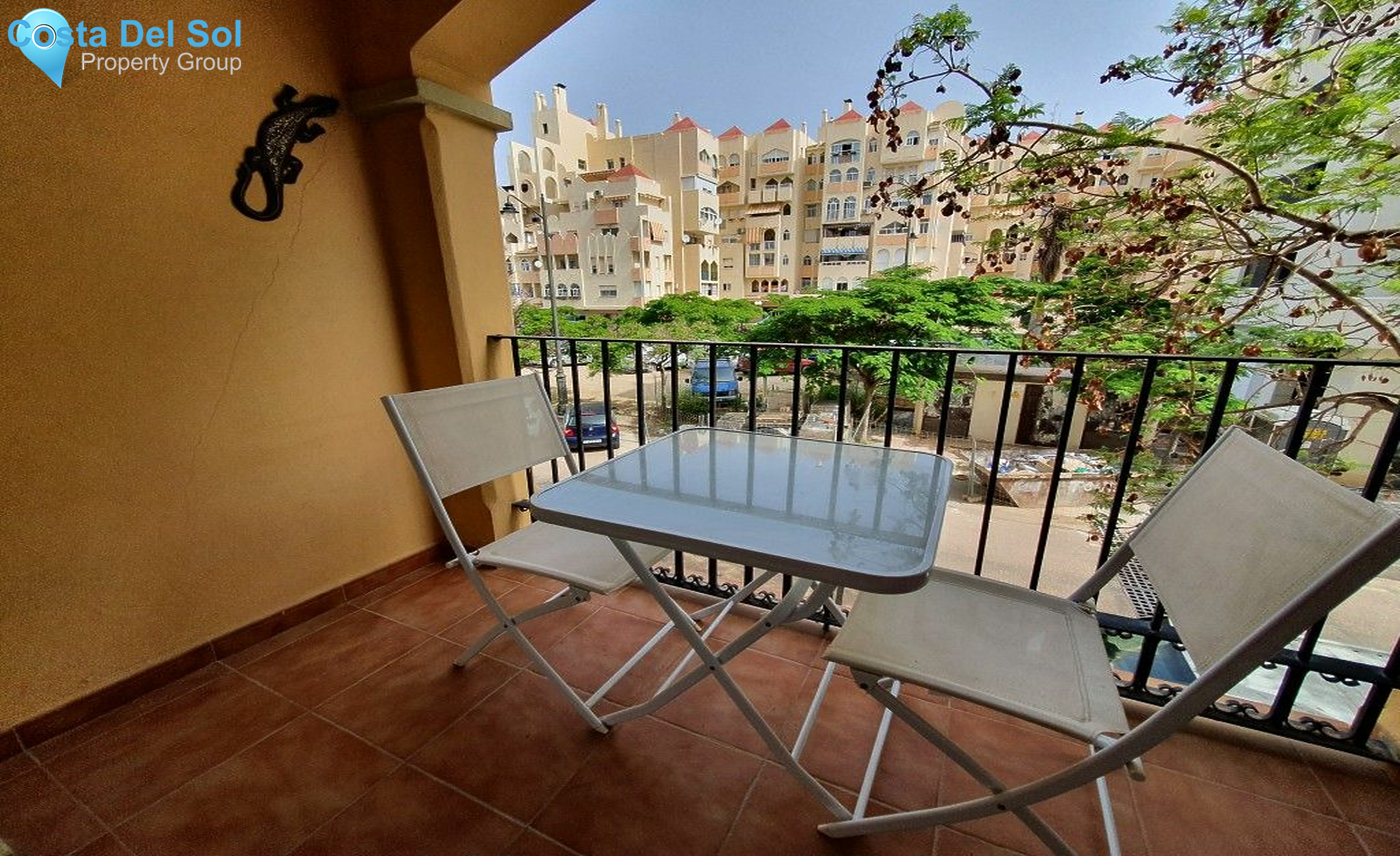 Middle Floor Apartment in Estepona-1445476