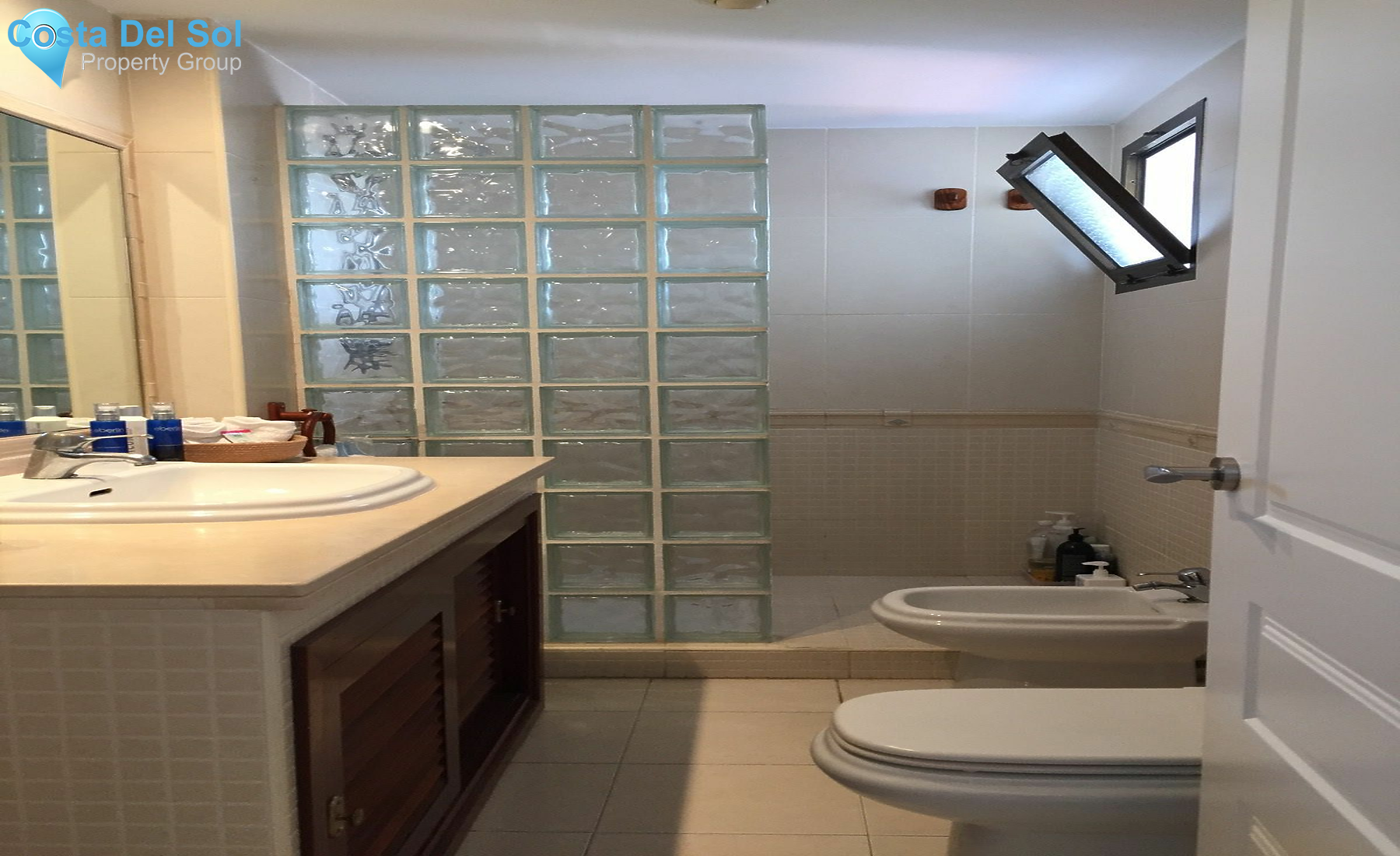 Middle Floor Apartment in Estepona-1472415